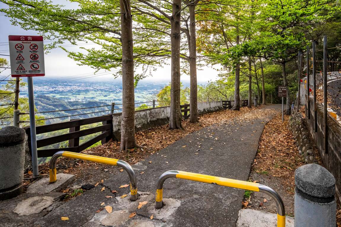長青自行車道入口處