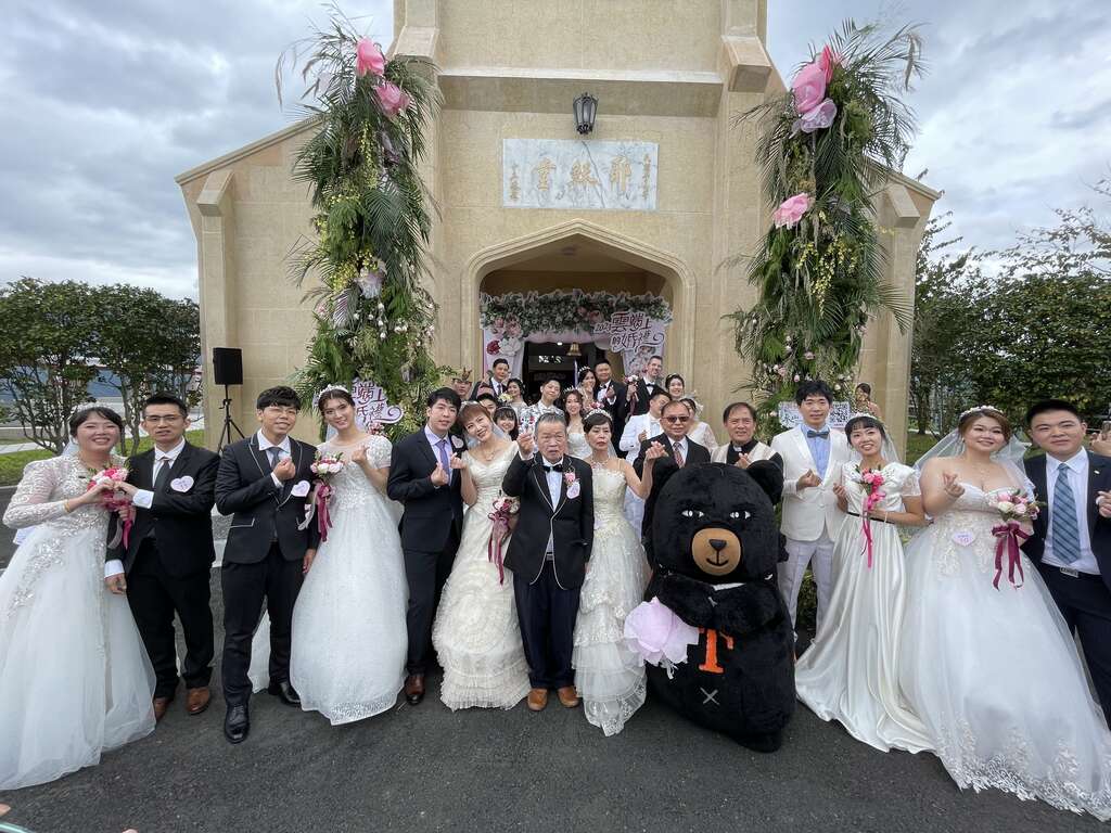 雲端上的婚禮禮堂外