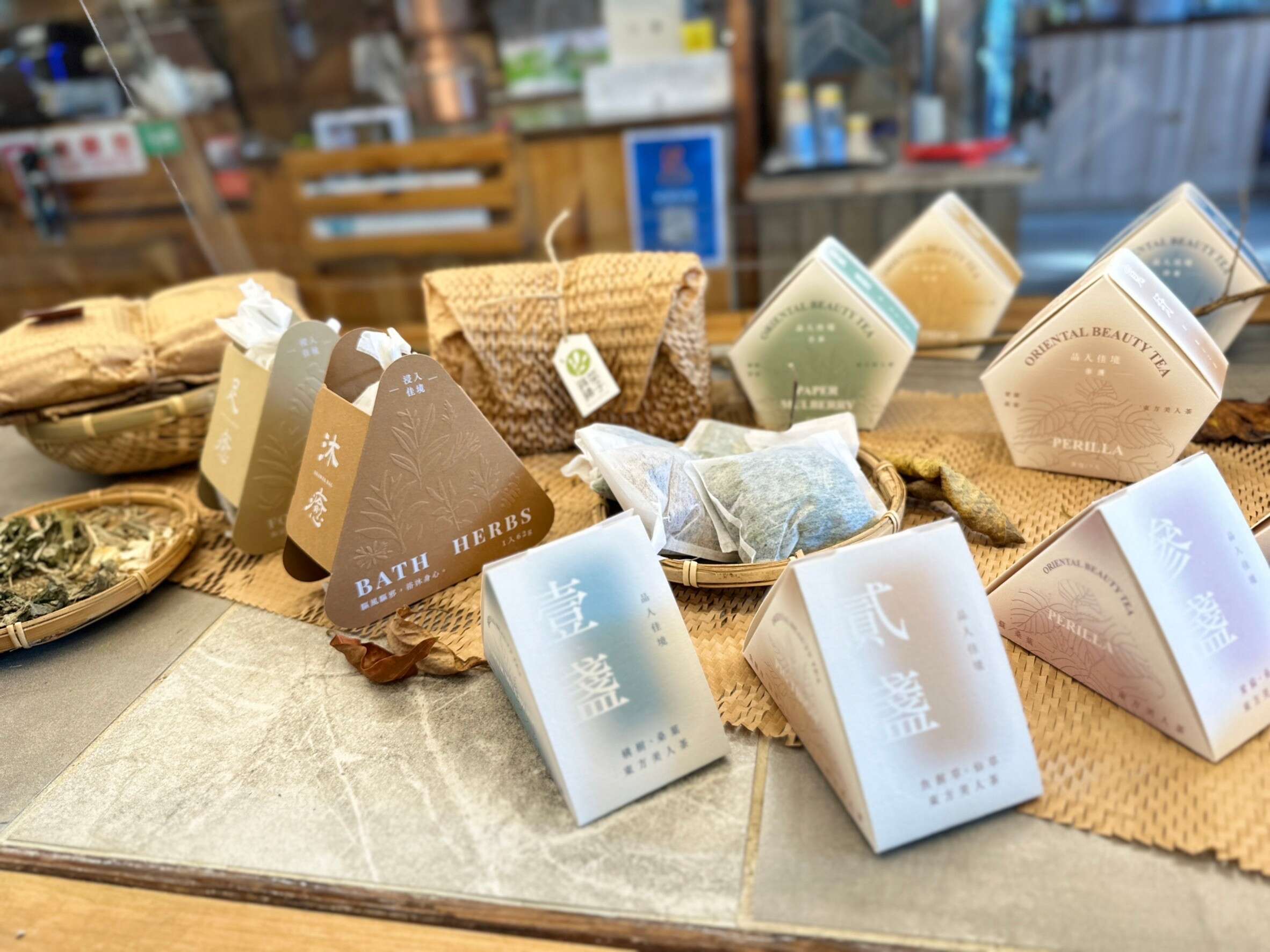 2.輔導在地社區融合在地文化設計，打造社區品牌新價值