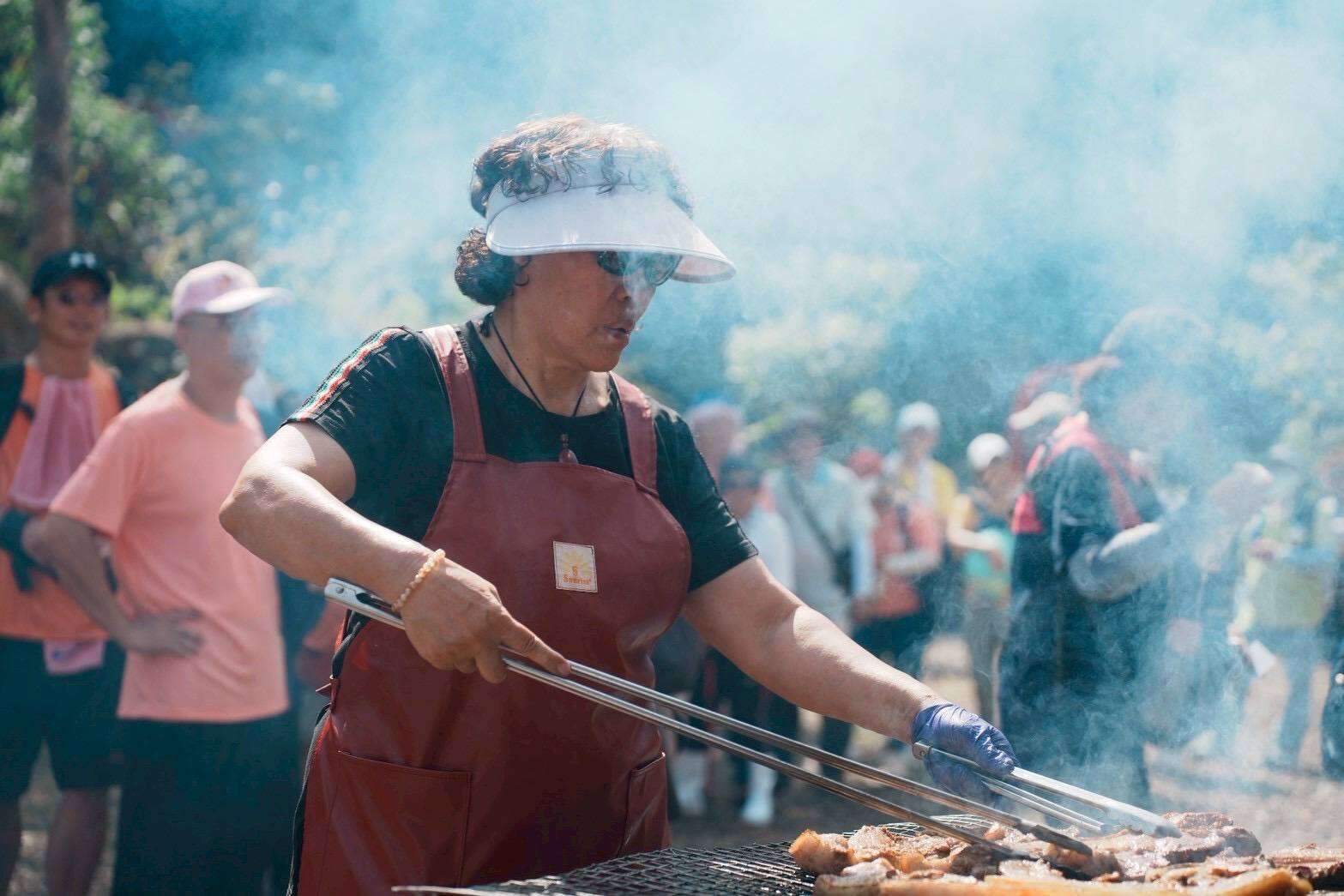 7.折返點享受香氣四溢的原民烤豬肉