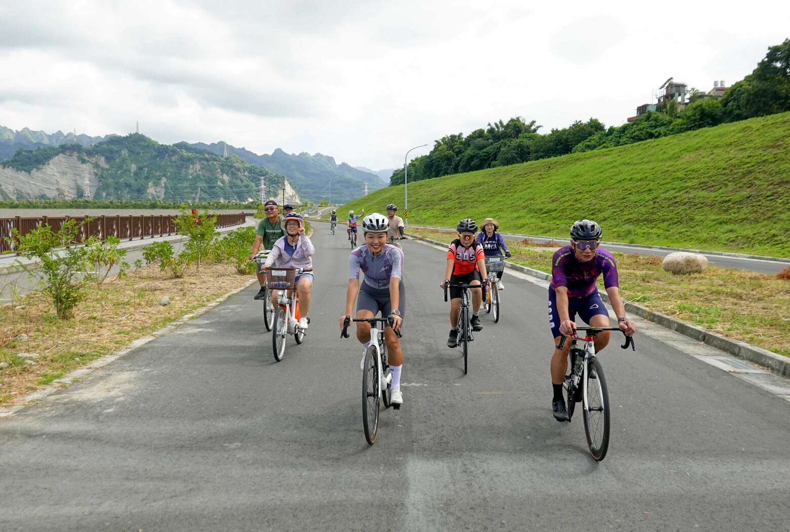 2.台韓網紅共騎霧峰，展現永續慢旅風貌