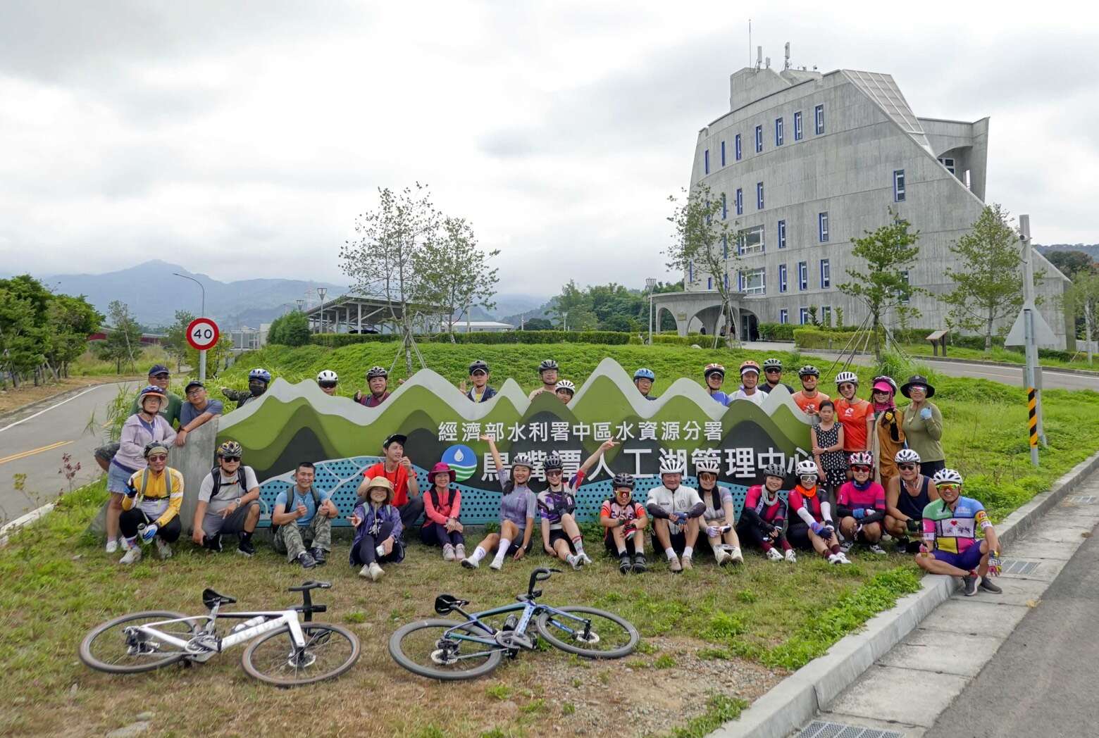 6.台、韓網紅與騎旅們一同開心合照