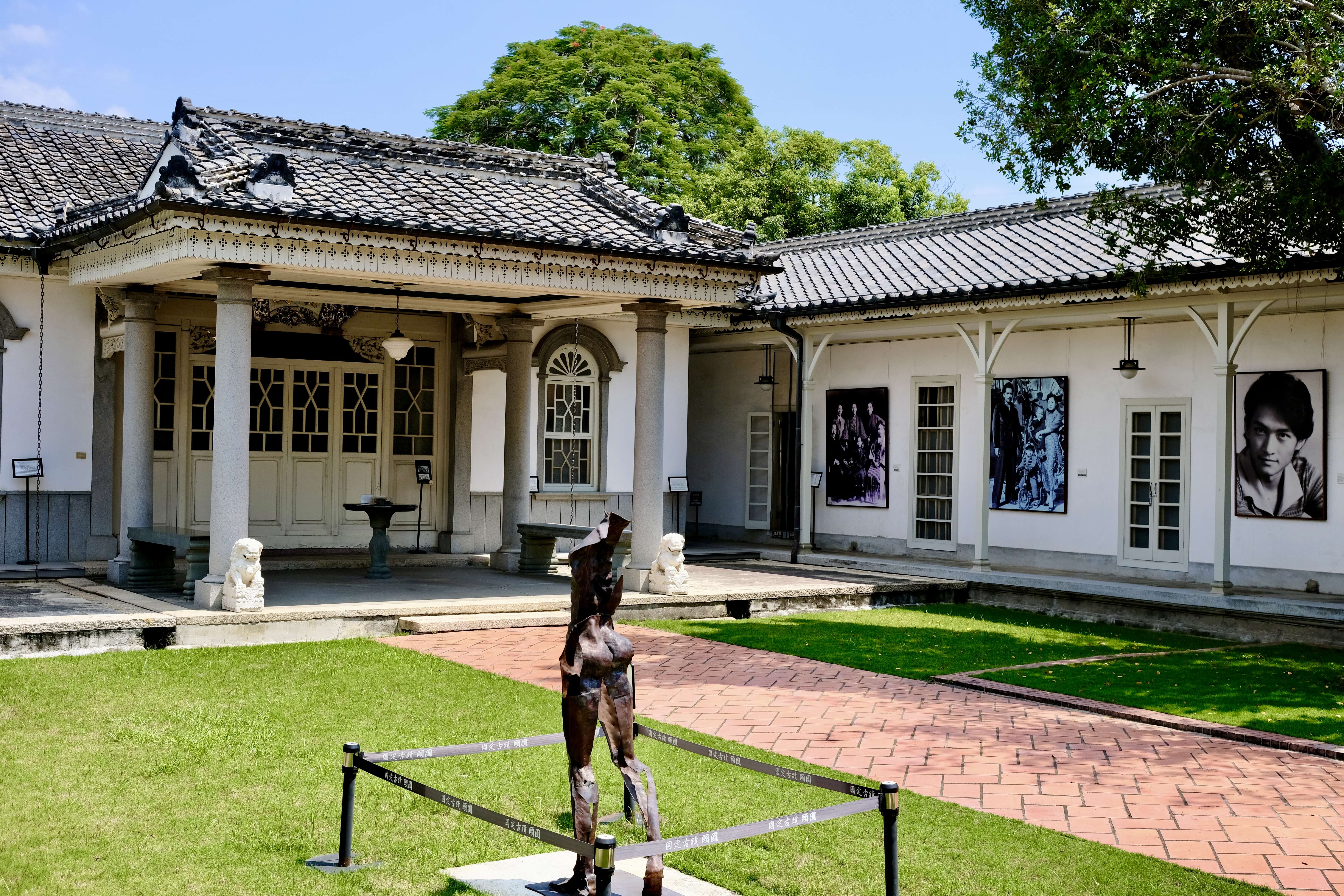 頤圃園內有許多臺灣大師級的藝術品