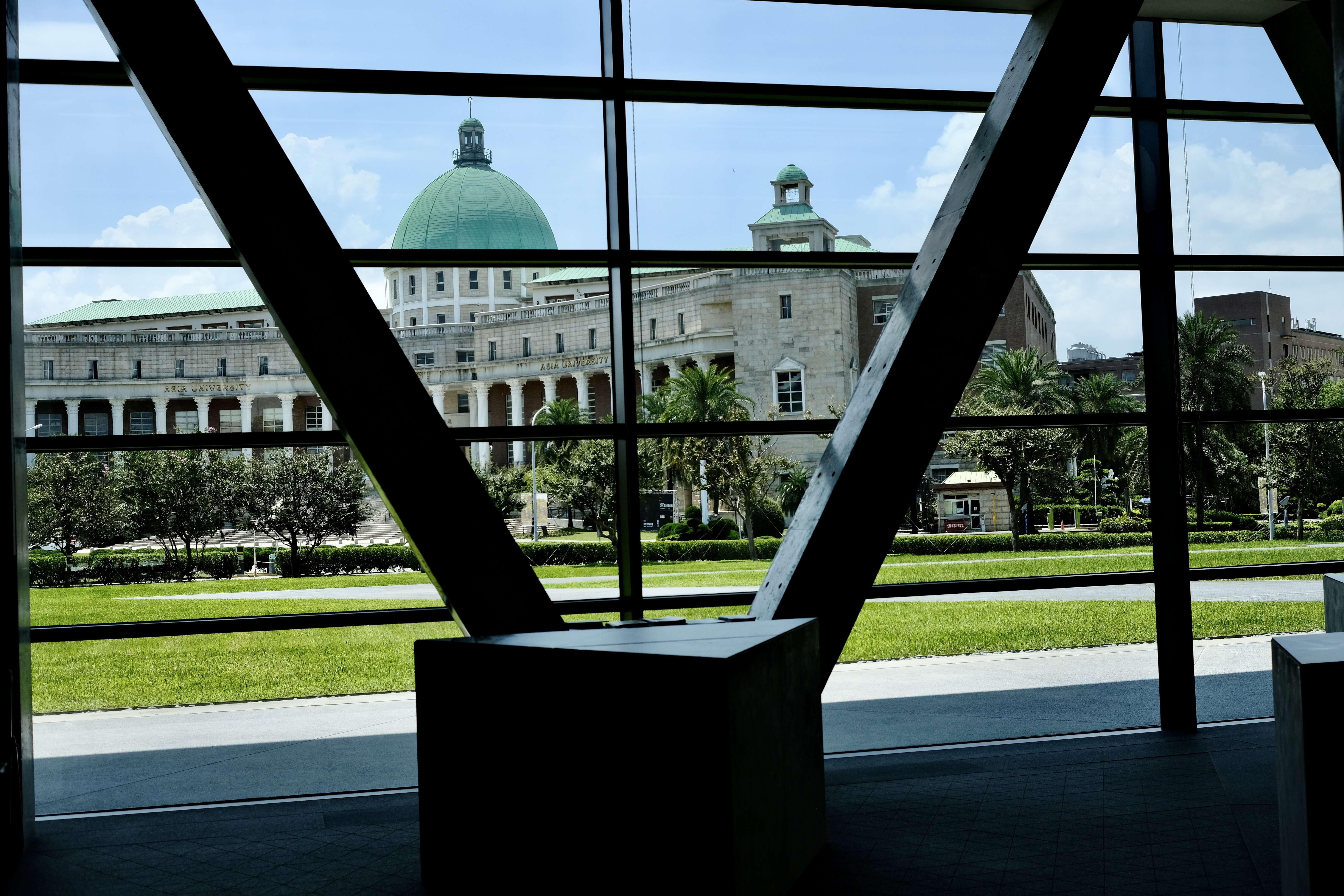從美術館可以看到對面的亞洲大學