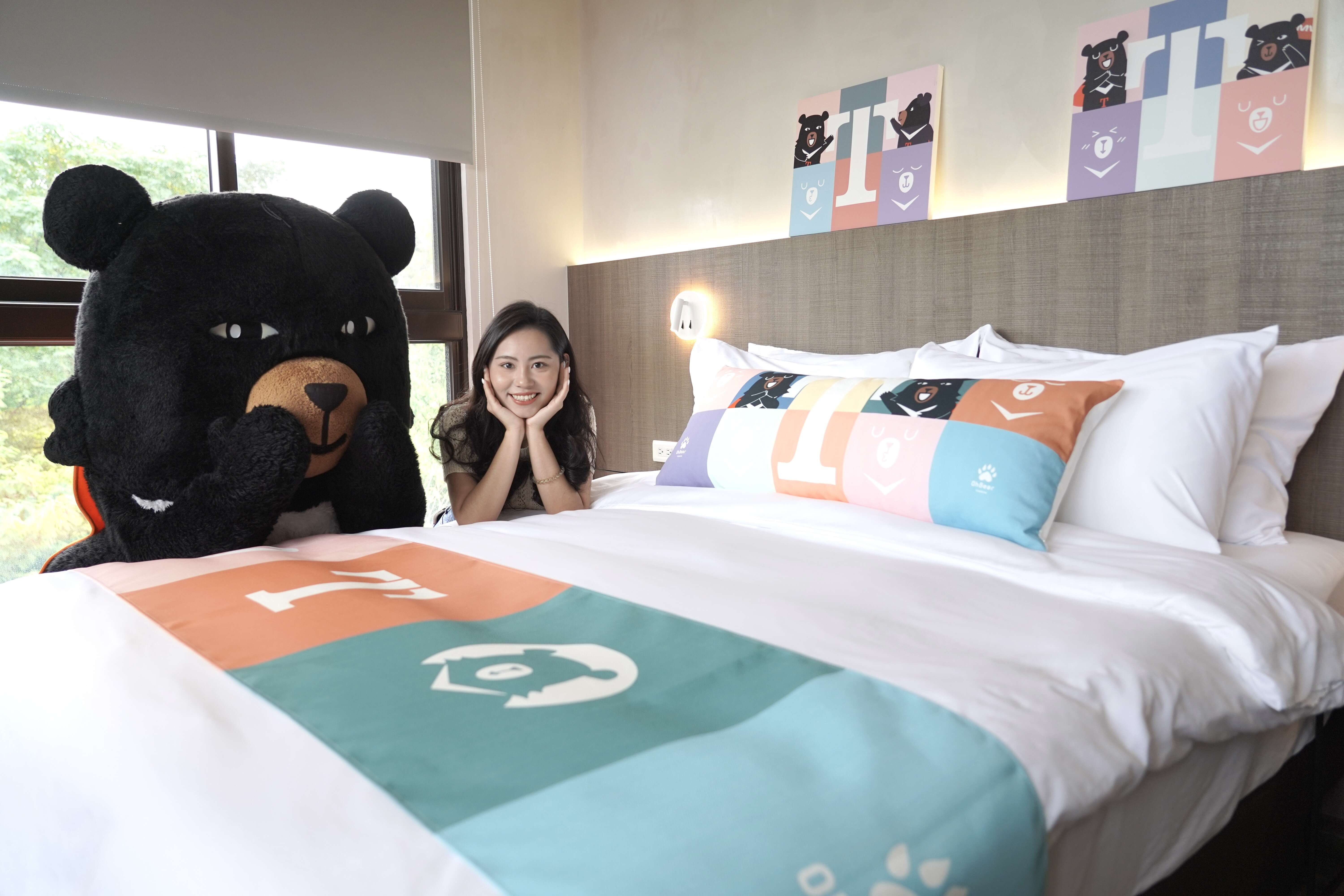 4.市集消費滿3,000元再加碼抽獎，有機會獲得價值3,000元以上的「喔熊主題房」住宿券