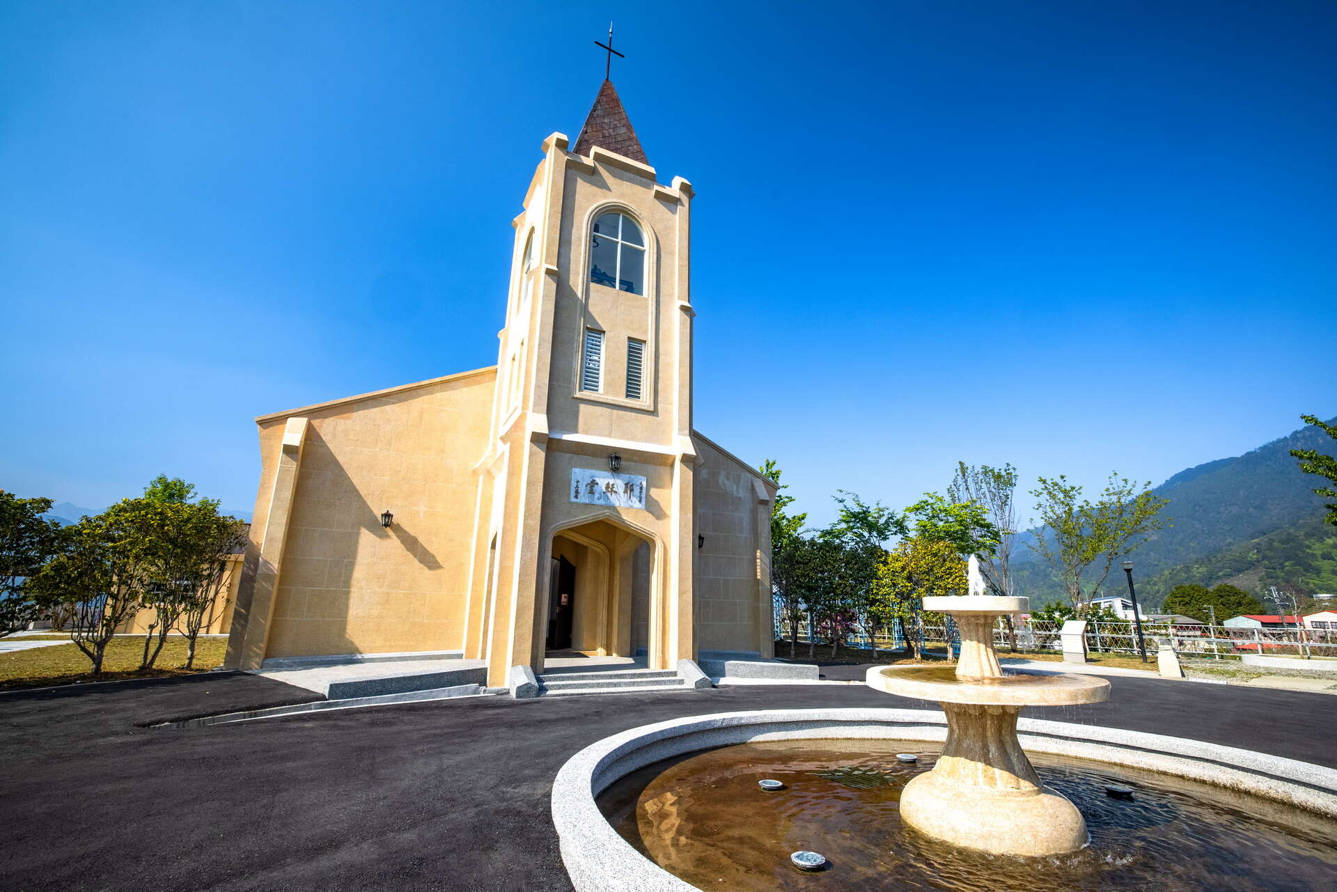 梨山耶穌堂-噴水池