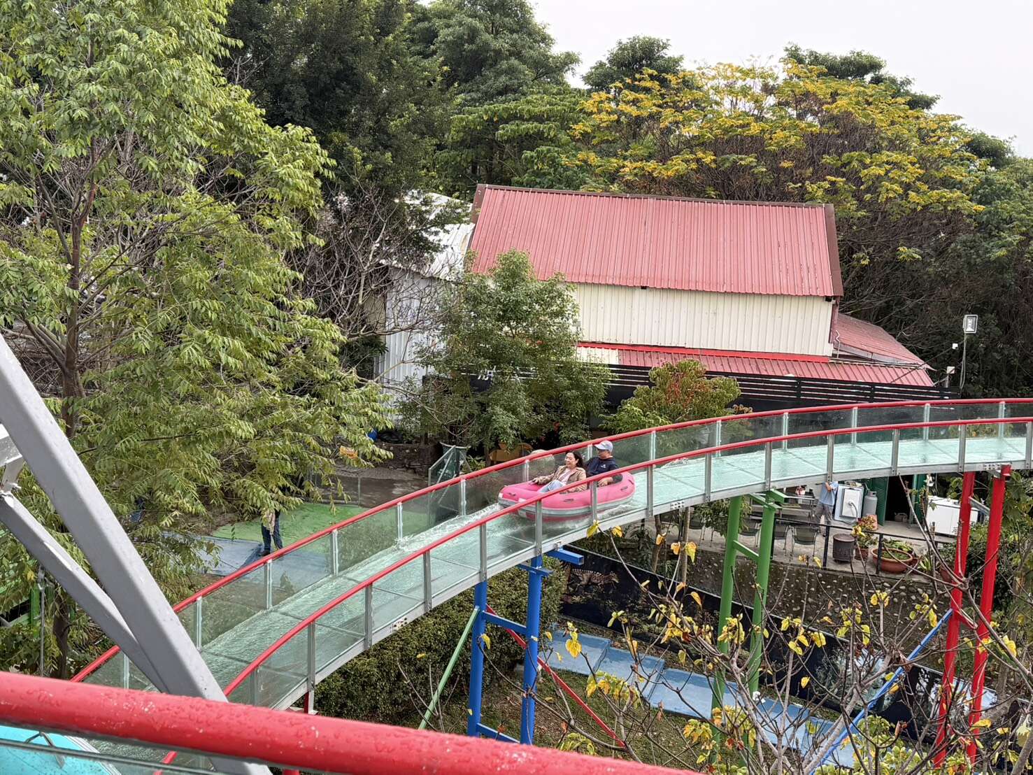 漂漂河遊樂設施