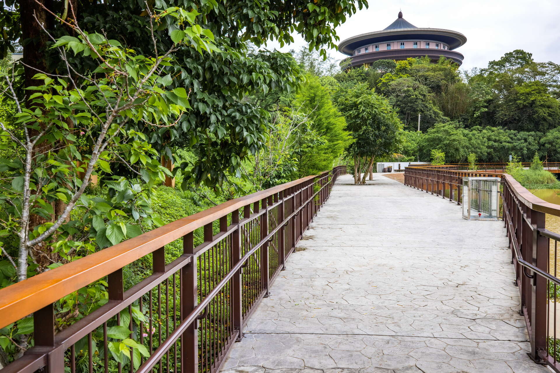 Emei Lake Round-the-Lake Trail (Level 1)