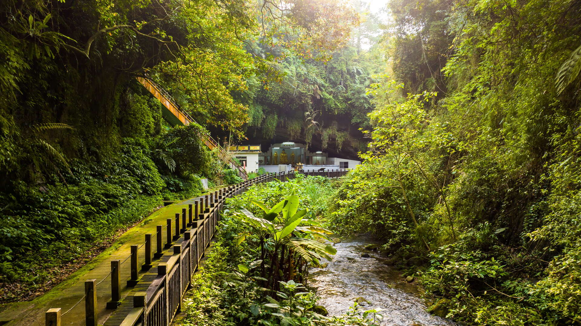 Shuilian Bridge and Shuiliandong Trail (Level 1)