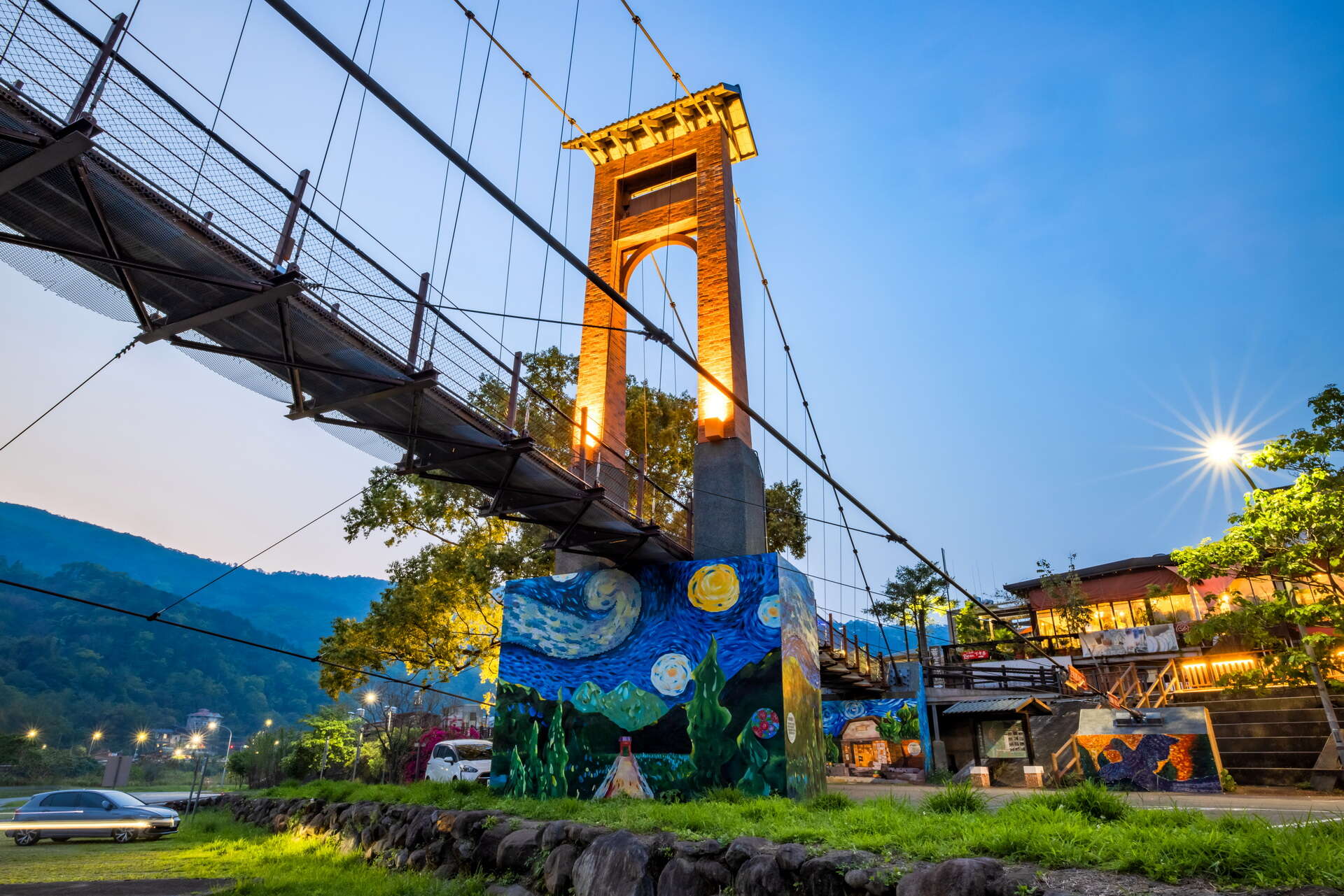 南庄老街夜晚康濟吊橋