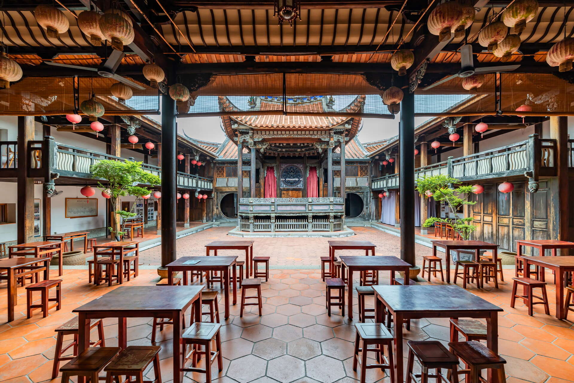 Taichung, Wufeng: Yilu Congress Hall and Lin Famil