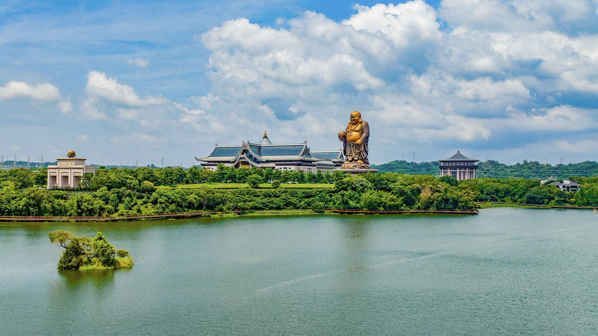 峨眉湖&彌勒大佛天空照片