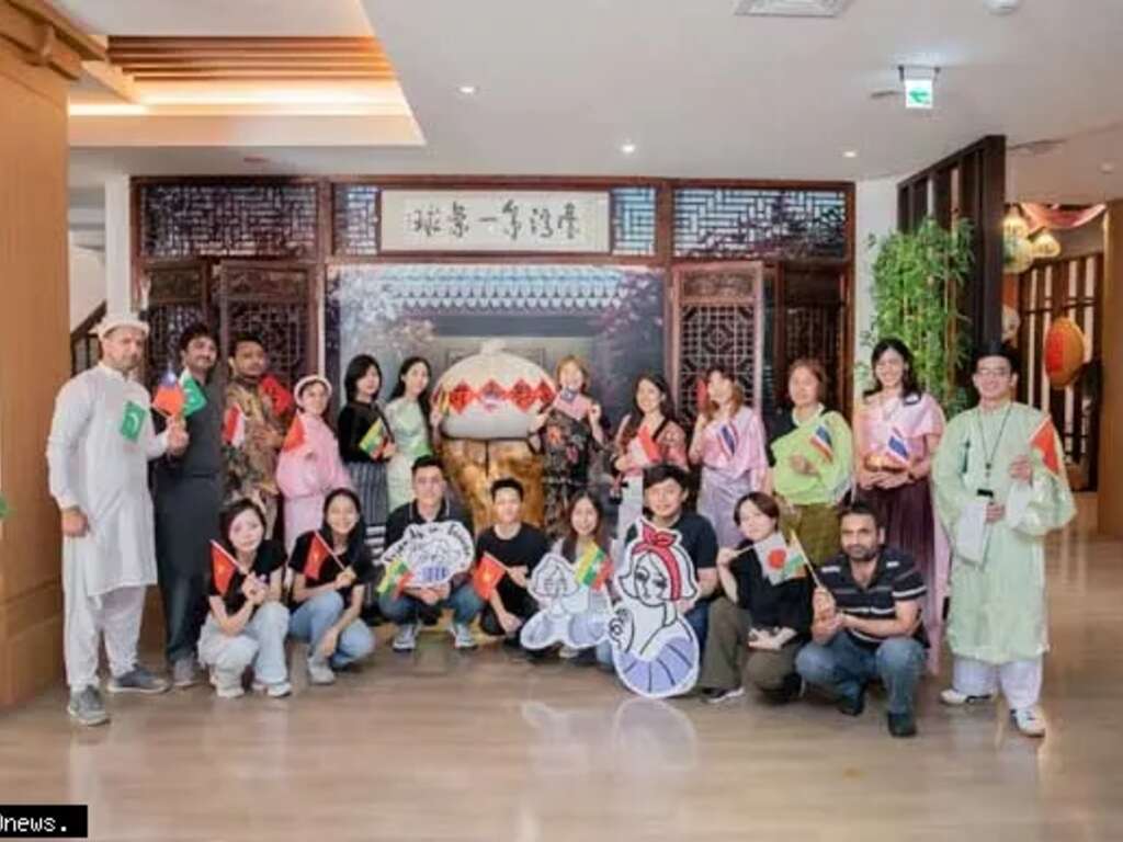 來自八個國家在台國際碩博士,參訪參山處松柏嶺遊客中心茶文化主題館