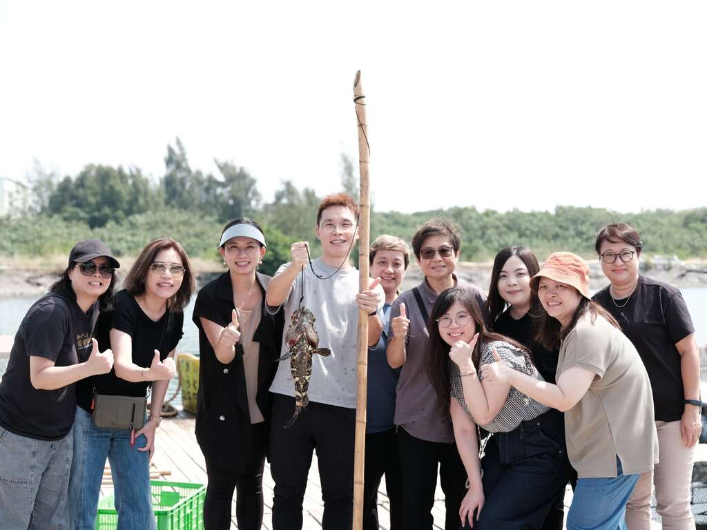 參山管理處與中華航空合作邀請香港組團社體驗竹竹苗趣味搏魚體驗