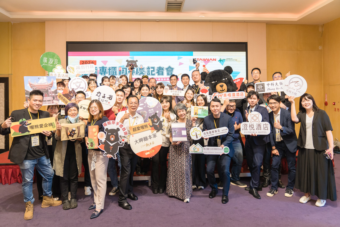 喔熊專櫃周年慶團體照