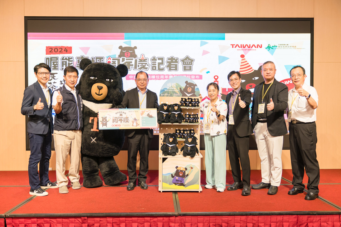 喔熊專櫃周年慶合照