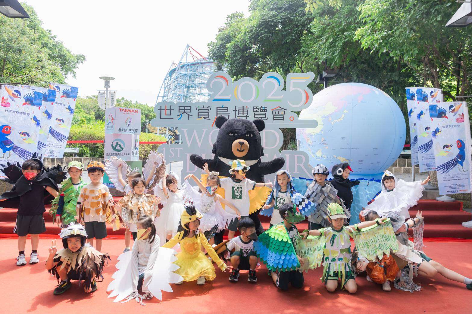 幼兒園變裝走秀合影