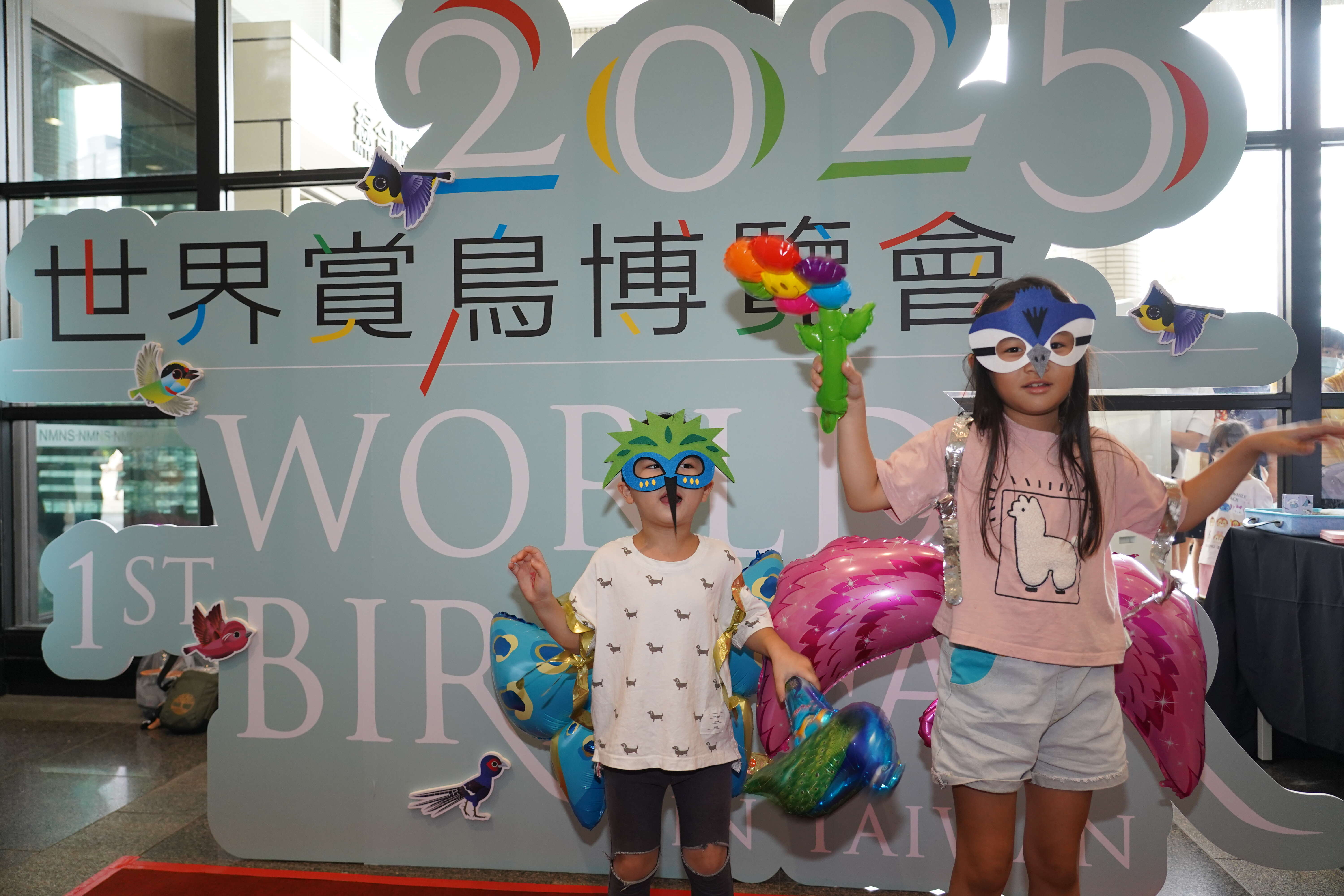 小朋友變裝參加鳥博快閃活動