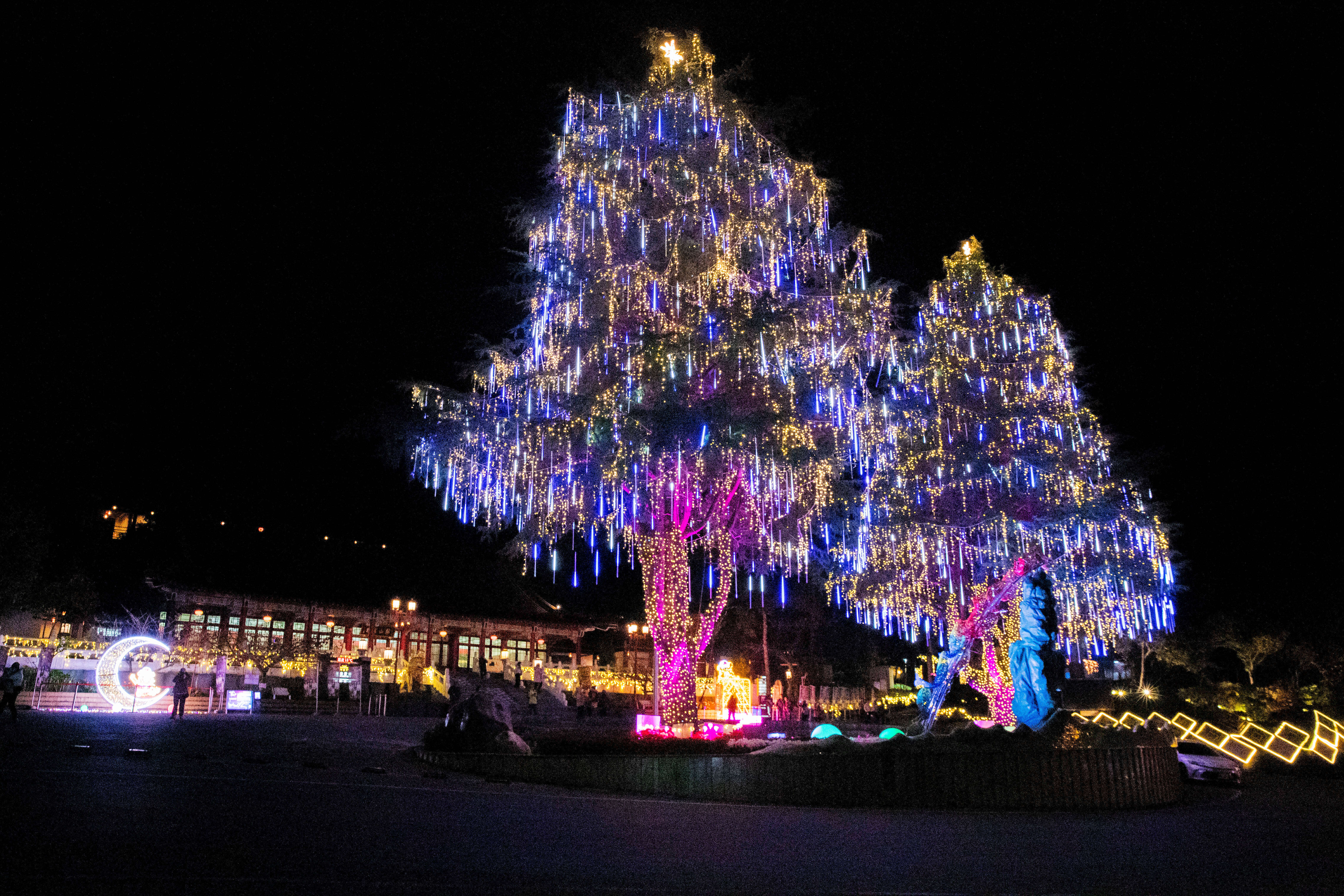 台湾最高地点のクリスマスツリーが点灯！「山谷ランタンフェスティバル